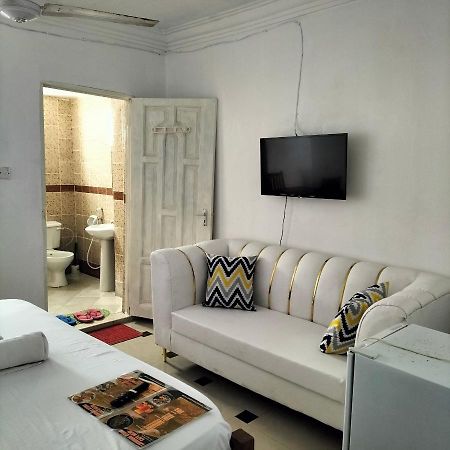Luxurious Studio Apartments 몸바사 외부 사진