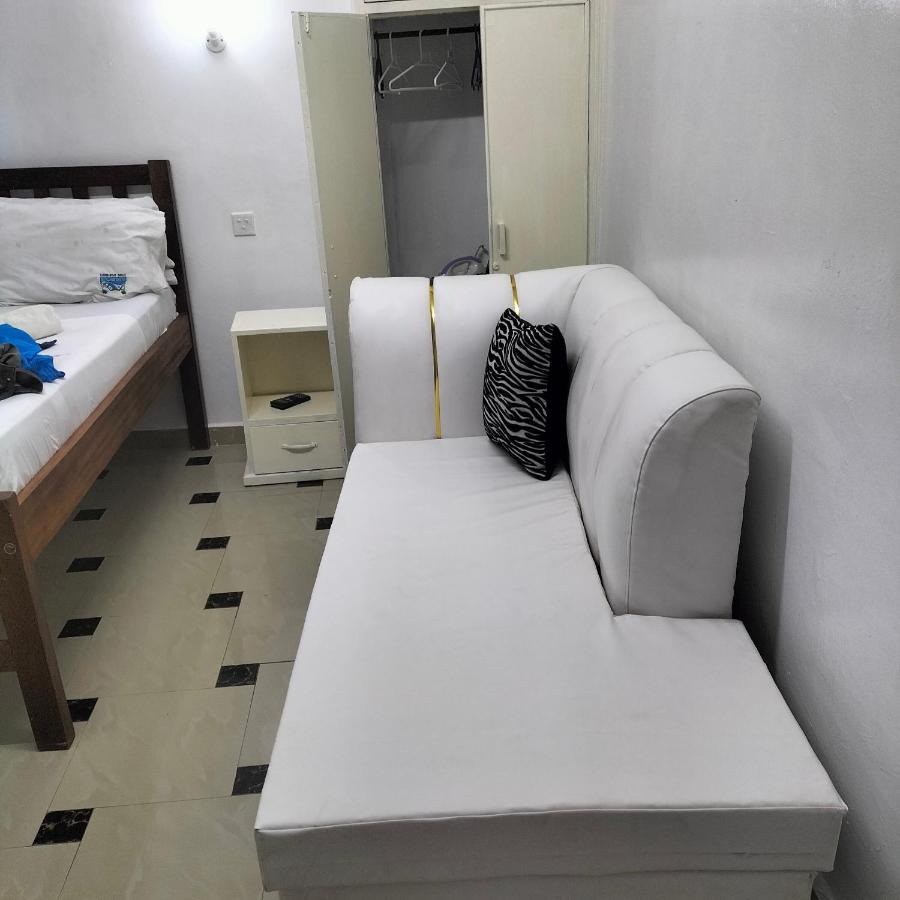 Luxurious Studio Apartments 몸바사 외부 사진